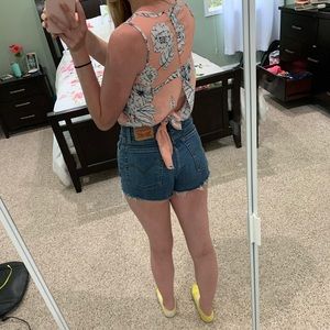 Floral tank, ties in the back!!🌟